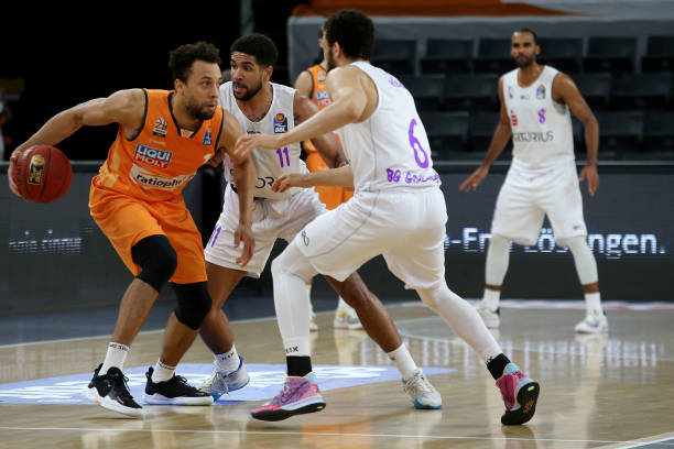 他需要与经 他需要与经