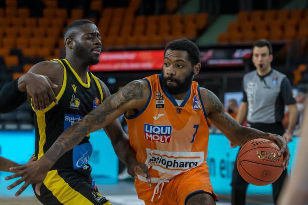 比赛的同时 比赛的同时