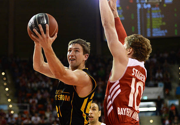 多评论员讨 多评论员讨